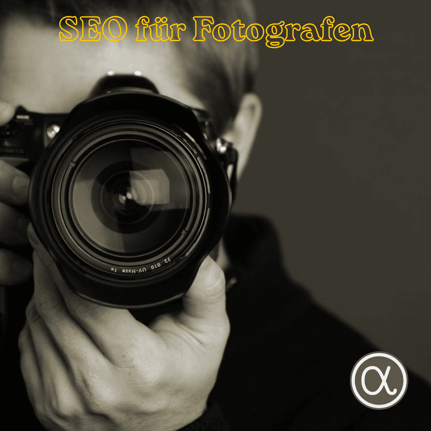 Fotograf mit Kamera und Schriftzug SEO für Fotografen